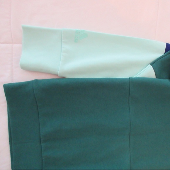 🔷NEVER WORN🔷 Adidas ColorBlock Crewneck - Picture 7 of 8